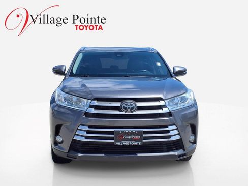 Used 2018 Toyota Highlander XLE AWD/4WD image 10
