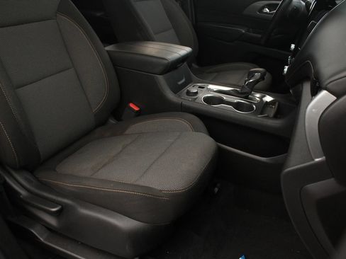 Used 2021 Chevrolet Traverse LT FWD image 28
