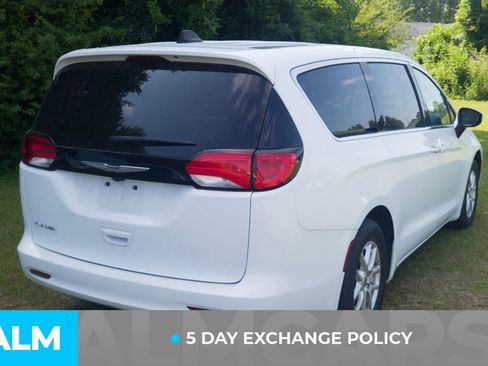Used 2022 Chrysler Voyager LX FWD image 4