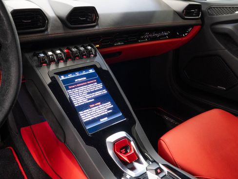 Used 2020 Lamborghini Huracan EVO image 19