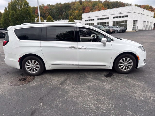 Used 2018 Chrysler Pacifica Touring-L FWD image 7