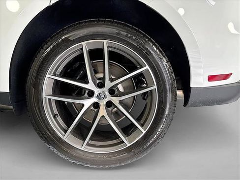 Certified 2026 Porsche Macan AWD/4WD image 25