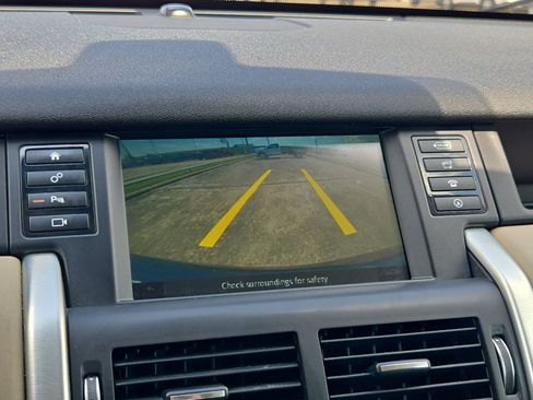 Used 2019 Land Rover Discovery Sport HSE AWD/4WD image 24