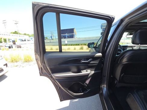 Used 2024 Jeep Grand Cherokee Altitude AWD/4WD image 32