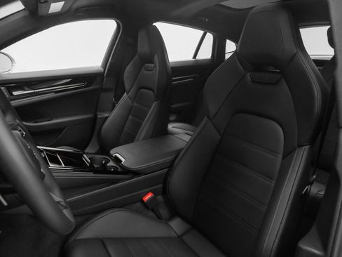 Certified 2025 Porsche Panamera Turbo image 5