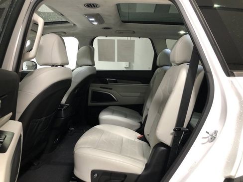Used 2022 Kia Telluride SX w/ SX Prestige Package image 45