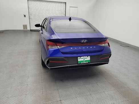 Used 2024 Hyundai Elantra SE image 6