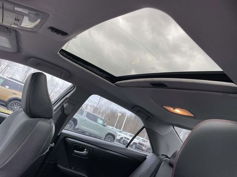 Used 2016 Toyota Camry SE image 27