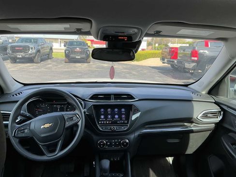 Used 2023 Chevrolet TrailBlazer LT w/ Convenience Package FWD image 1