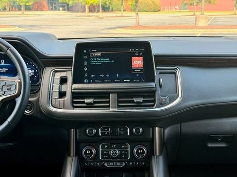 Used 2024 Chevrolet Suburban High Country w/ Advanced Technology Package AWD/4WD image 23
