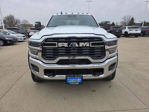 New 2026 RAM 5500 4x4 Crew Cab image 10