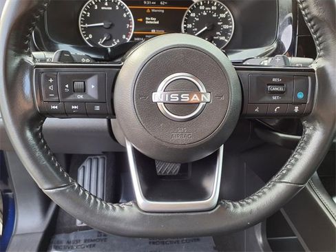 Used 2022 Nissan Pathfinder SV image 16