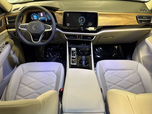 New 2026 Volkswagen Atlas SE image 12