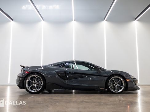 Used 2020 McLaren 600LT Spider RWD image 22