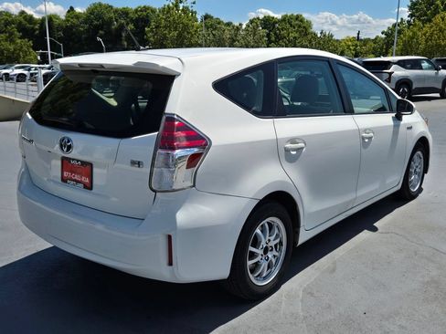Used 2017 Toyota Prius V Two FWD image 3