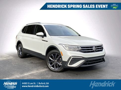 Used 2023 Volkswagen Tiguan SE image 1