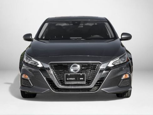Used 2021 Nissan Altima 2.5 SV w/ SV Premium Package image 3