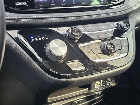 Used 2021 Chrysler Pacifica Touring-L w/ Uconnect Theater Family Group image 22