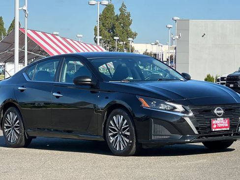 Used 2025 Nissan Altima 2.5 SV FWD image 5