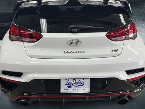 Used 2022 Hyundai Veloster N image 5