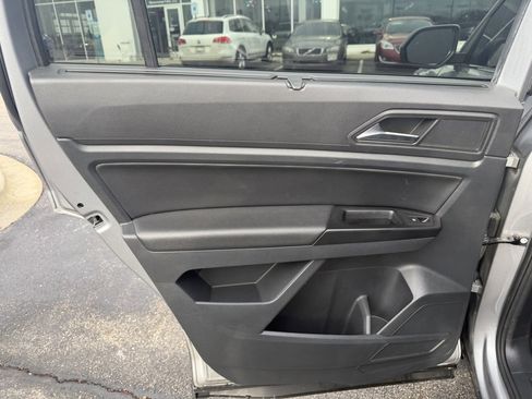 Used 2021 Volkswagen Atlas SE image 31