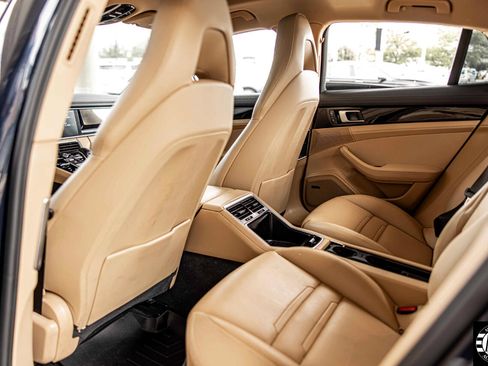 Used 2018 Porsche Panamera 4 image 31