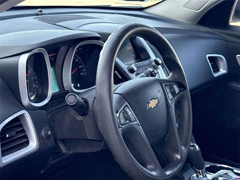 Used 2017 Chevrolet Equinox LS image 9
