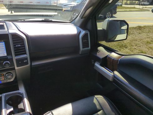 Used 2018 Ford F150 Lariat w/ Trailer Tow Package image 15