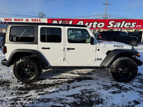 Used 2025 Jeep Wrangler Unlimited Sport image 4