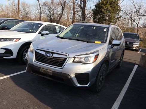 Used 2020 Subaru Forester Premium image 3