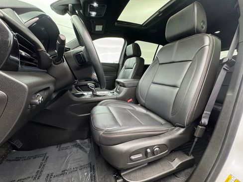 Used 2023 Chevrolet Traverse RS AWD/4WD image 12