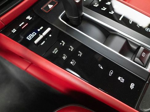 Certified 2025 Porsche Macan GTS AWD/4WD image 24