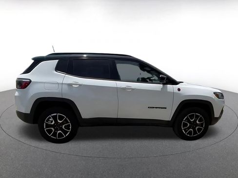 Used 2025 Jeep Compass Trailhawk AWD/4WD image 16