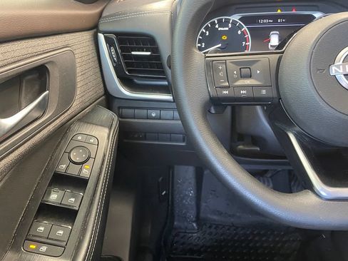 Certified 2022 Nissan Rogue SV FWD image 12