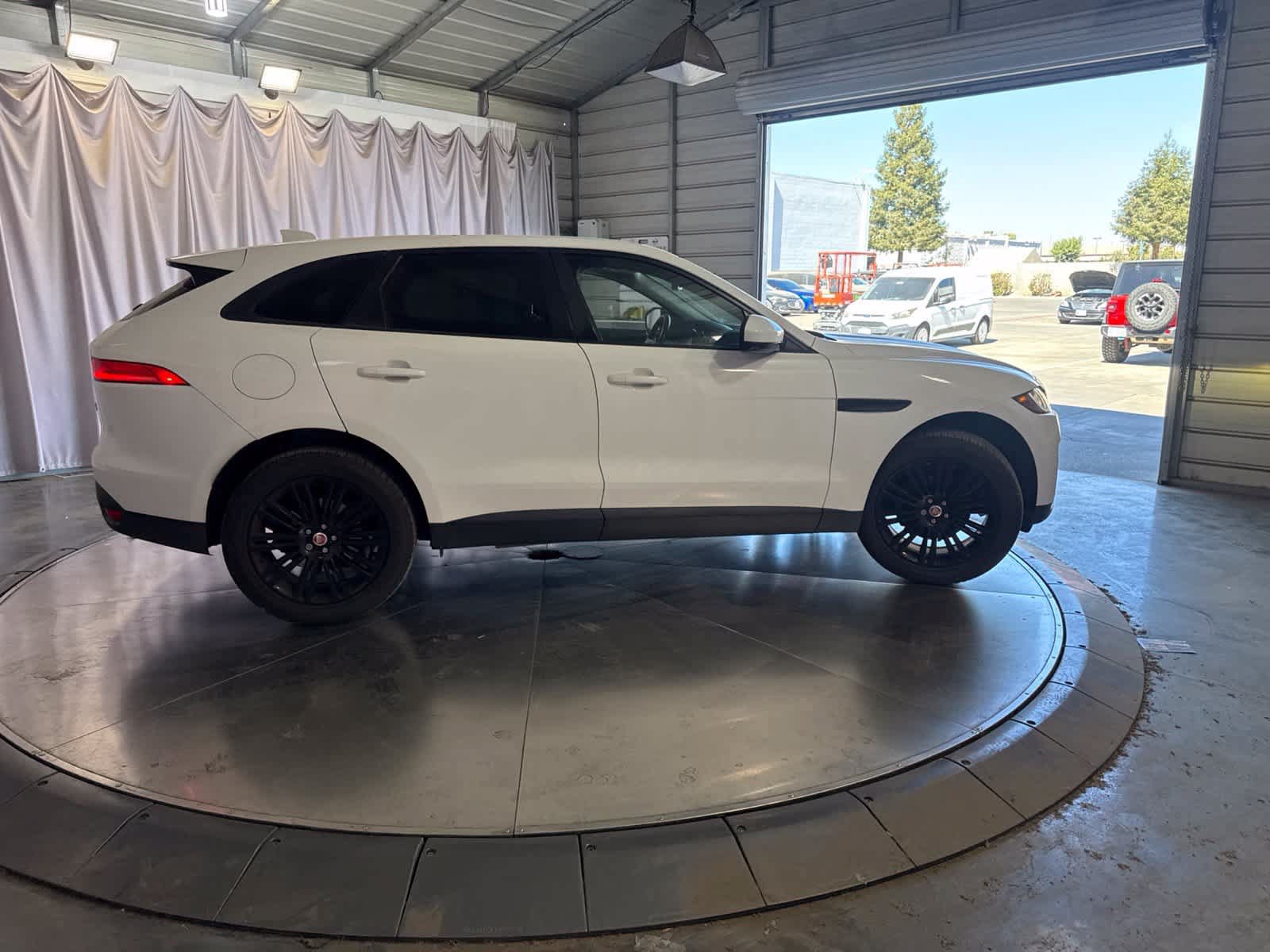 Used 2018 Jaguar F-PACE Premium AWD/4WD image 4