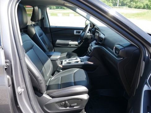 Used 2022 Ford Explorer XLT w/ Equipment Group 202A AWD/4WD image 28