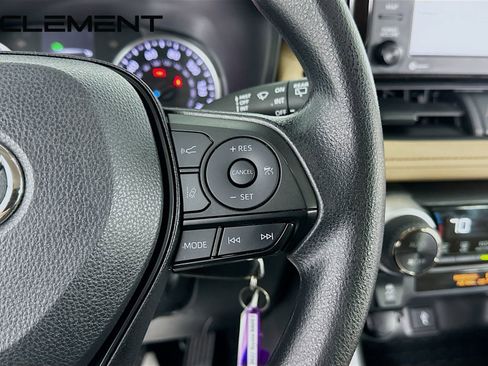 Used 2022 Toyota RAV4 LE image 16