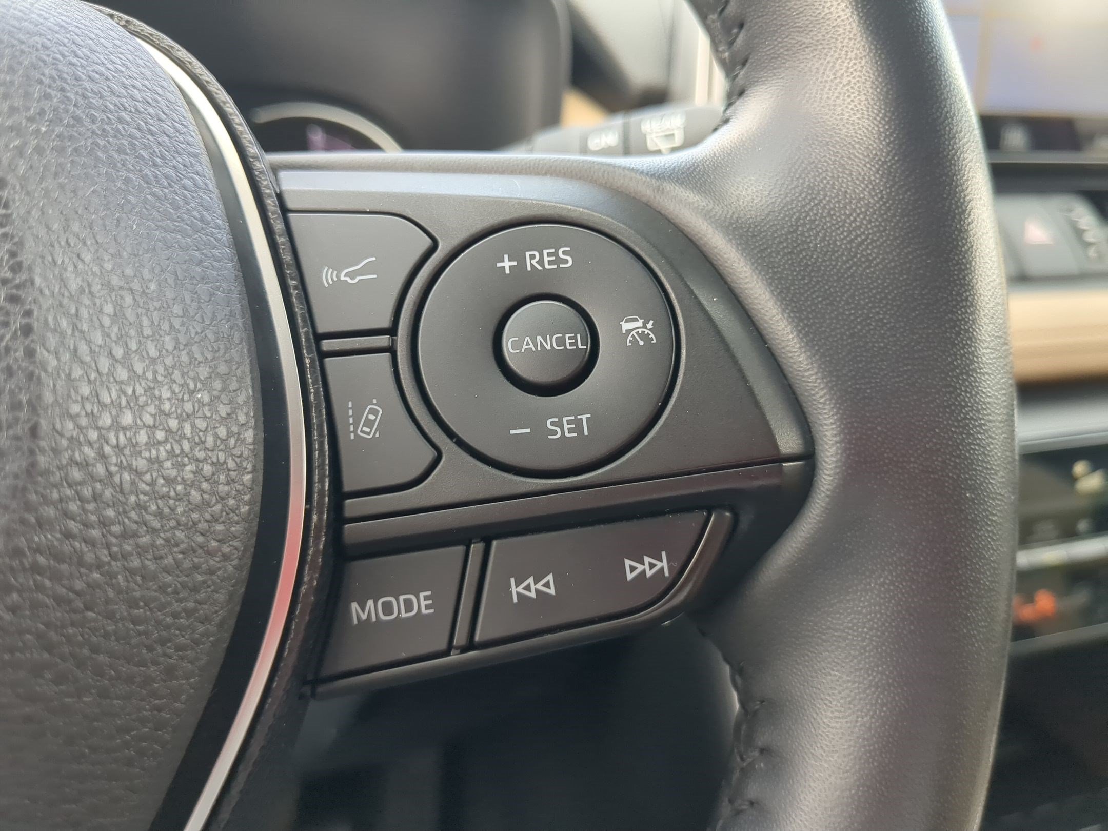 Used 2021 Toyota RAV4 Limited AWD/4WD image 18