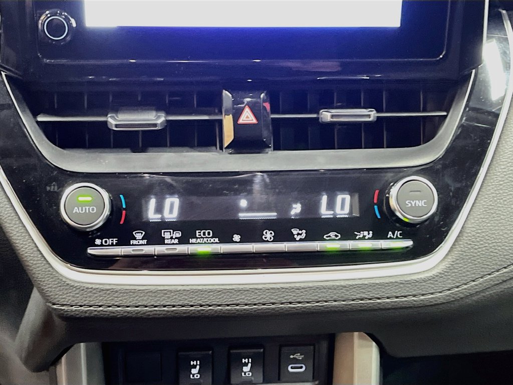 Used 2025 Toyota Corolla Cross XLE w/ Convenience Package AWD/4WD image 16