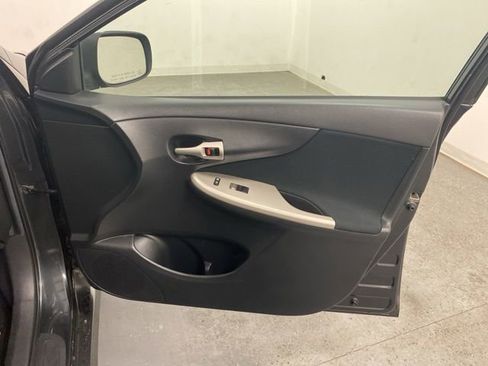 Used 2011 Toyota Corolla S image 22