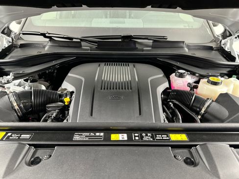 New 2025 Land Rover Range Rover Long Wheelbase SE image 23