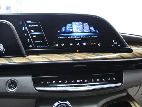 Used 2021 Cadillac Escalade Sport Platinum w/ Heavy-Duty Trailer Package image 17