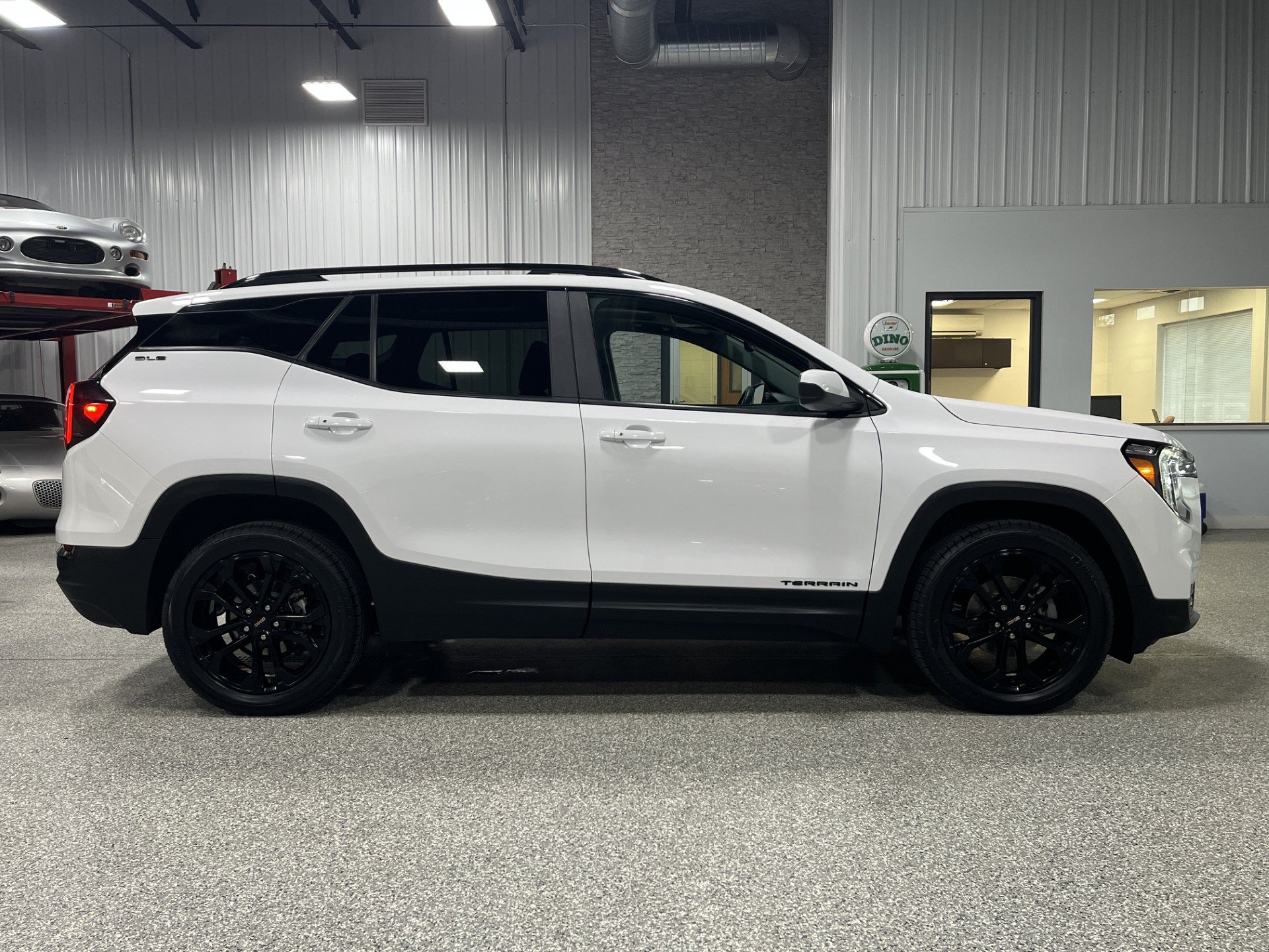 Certified 2022 GMC Terrain SLE w/ Driver Convenience Package AWD/4WD image 5