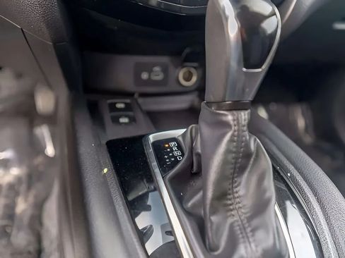 Used 2019 Nissan Rogue SV w/ Premium Package image 31