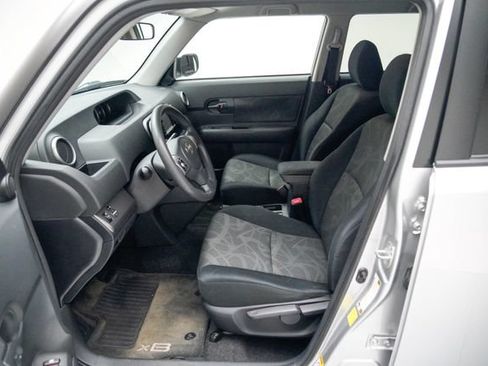 Used 2015 Scion xB FWD image 23