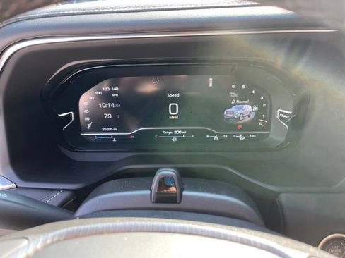 Used 2023 GMC Yukon XL Denali Ultimate AWD/4WD image 8