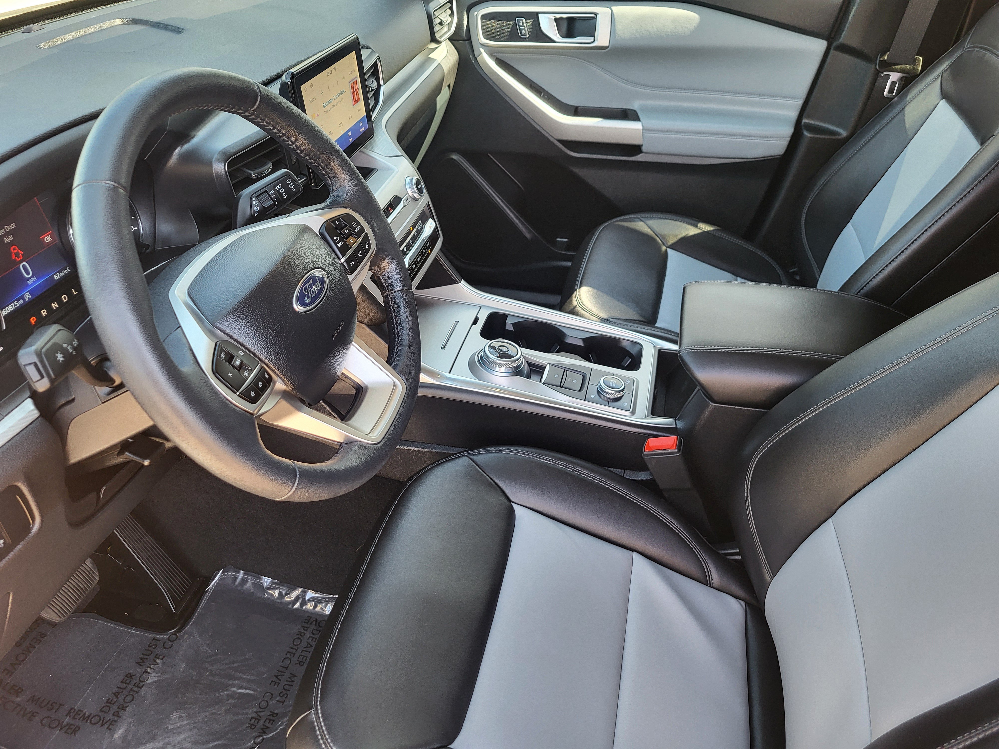 Used 2024 Ford Explorer XLT w/ Equipment Group 202A AWD/4WD image 13
