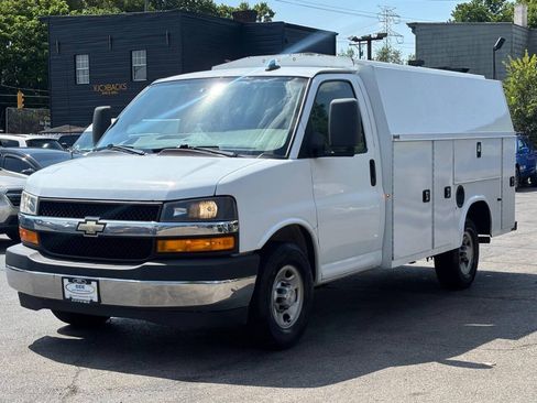 Used 2019 Chevrolet Express 3500 w/ Power Convenience Package RWD image 4