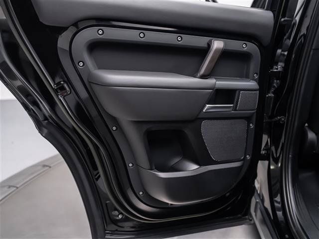 Used 2023 Land Rover Defender 110 X AWD/4WD image 25