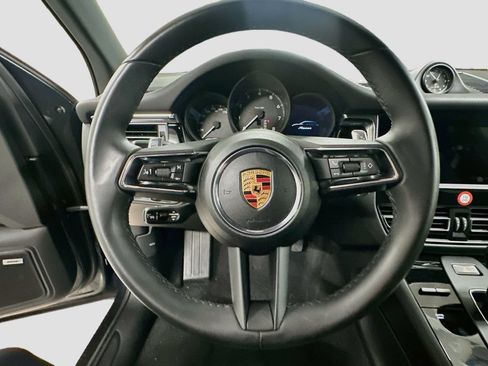 Certified 2025 Porsche Macan AWD/4WD image 12